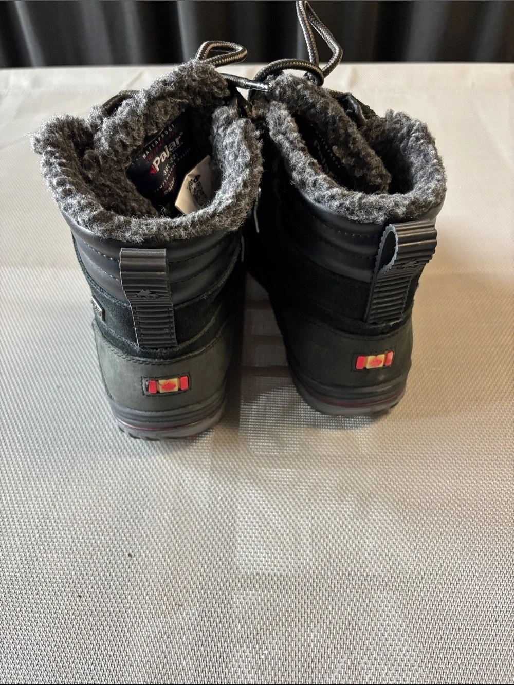 Pajar womens 6-6.5 Black Winter Lace-Up Boots with Faux Fur Collar